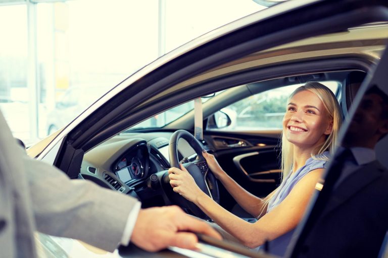Auto aziendale leasing o noleggio