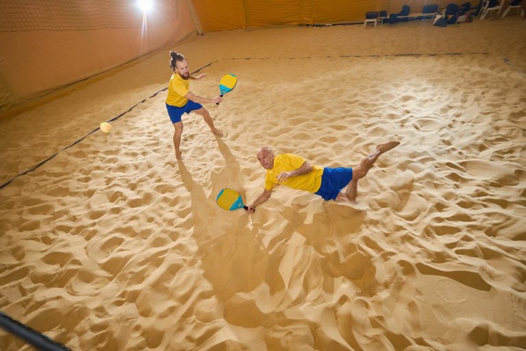 Beach tennis